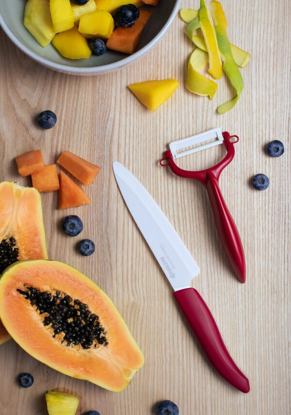 CuisineDirect - CP10NRD - Eplucheur rasoir rouge avec lame céramique ultra tranchante - matériau sain qui ne rouille pas – Image 3